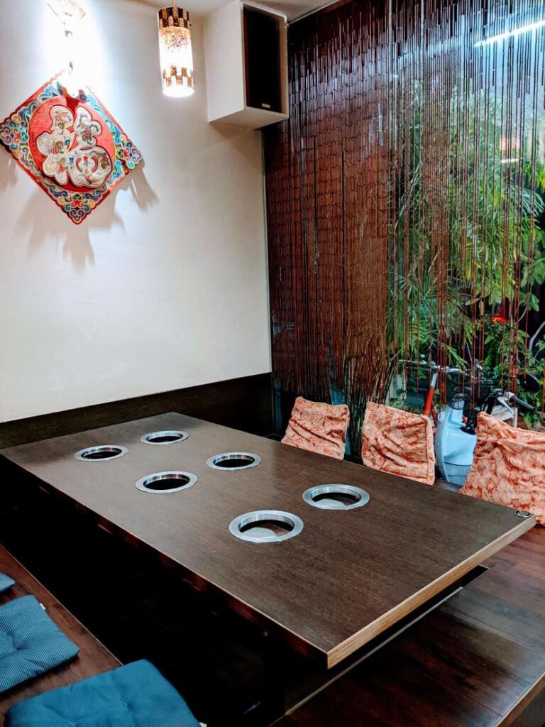 靠落地窗的座位