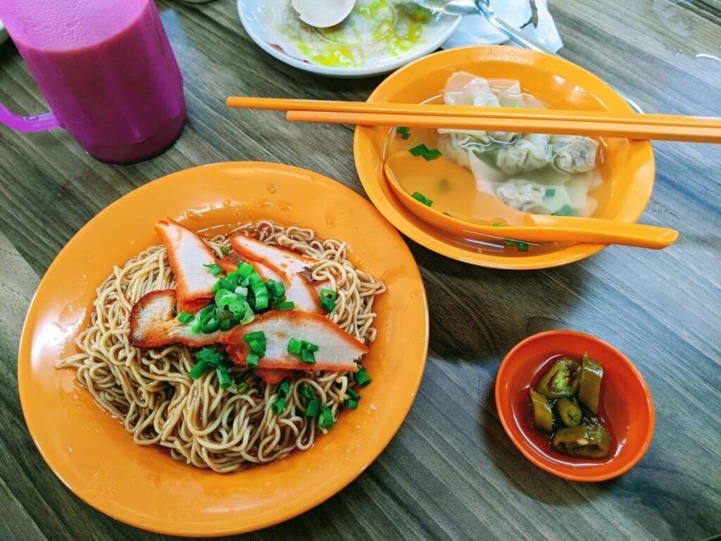紅醬乾餛飩麵