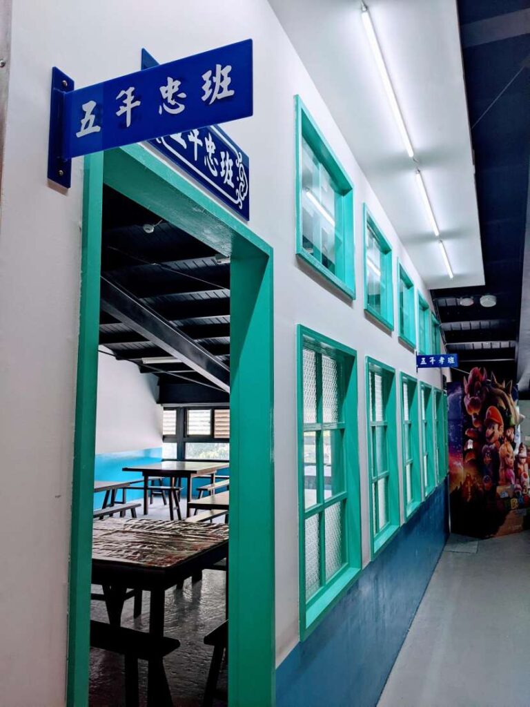 【宜蘭懷舊餐廳】碧云懷舊餐廳:一秒穿越 60 年代復古夜市!必玩 10 元彈珠台 國小教室