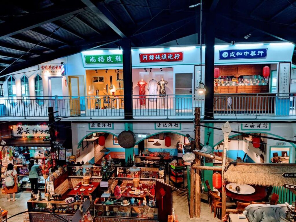 【宜蘭懷舊餐廳】碧云懷舊餐廳:一秒穿越 60 年代復古夜市!必玩 10 元彈珠台 60年代街景店鋪