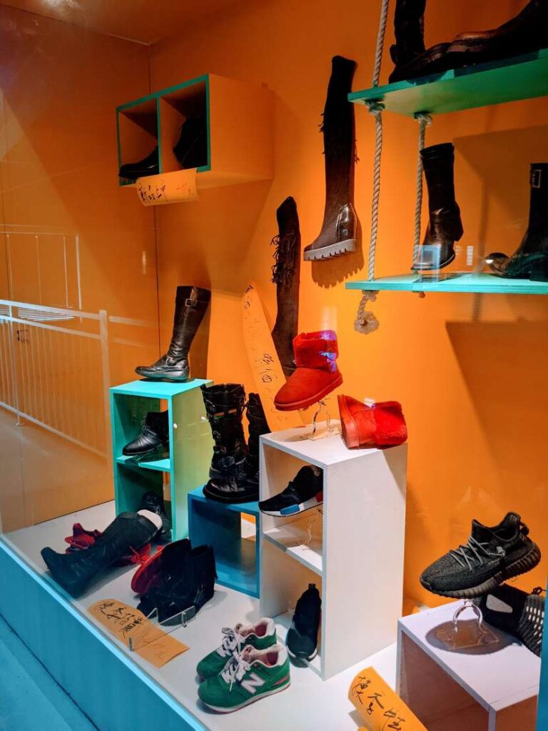 【宜蘭懷舊餐廳】碧云懷舊餐廳:一秒穿越 60 年代復古夜市!必玩 10 元彈珠台 流行服飾店