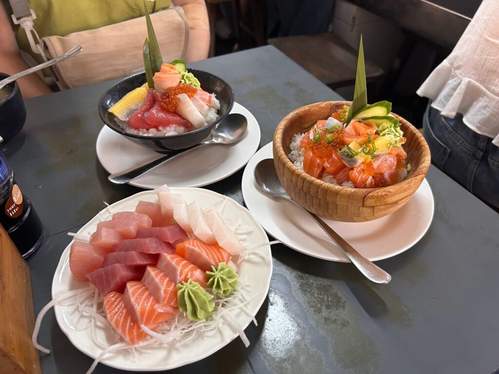 【屏東東港美食】曾鮮黑鮪魚專賣店:華僑市場排隊王!初訪爆油花「限制級」、二訪「初級」清甜回訪紀錄 曾鮮黑鮪魚專賣店二訪餐點合照