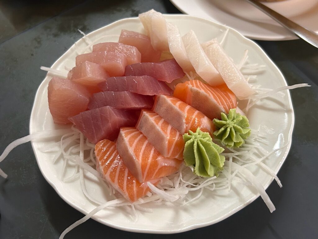 曾鮮黑鮪魚專賣店的綜合生魚片
