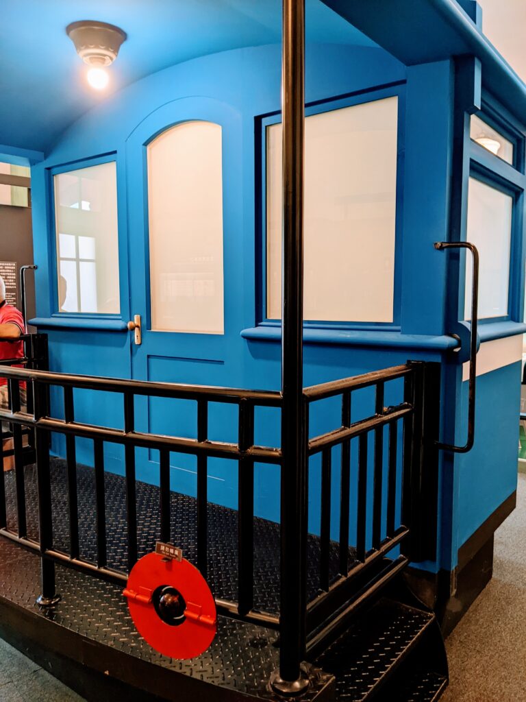 國立臺灣博物館鐵道部園區－車廂尾巴還有站立的空間