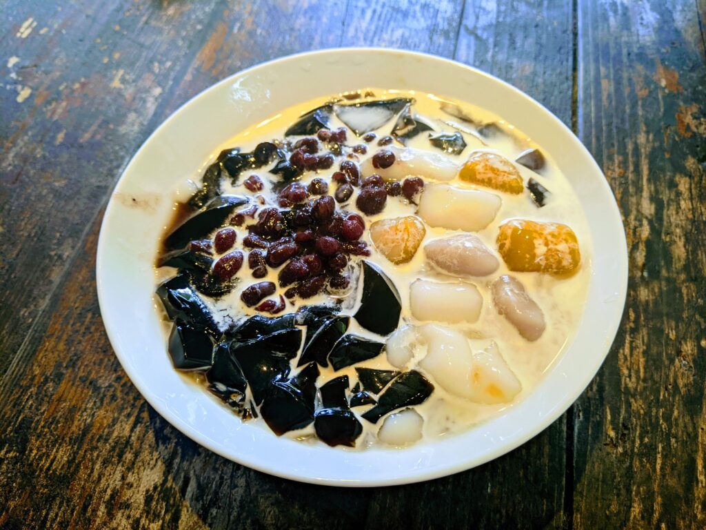 星仙草的招牌芋圓仙草凍