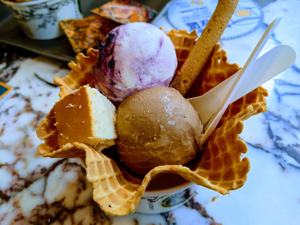 台中市第四信用合作社的雙球冰淇淋