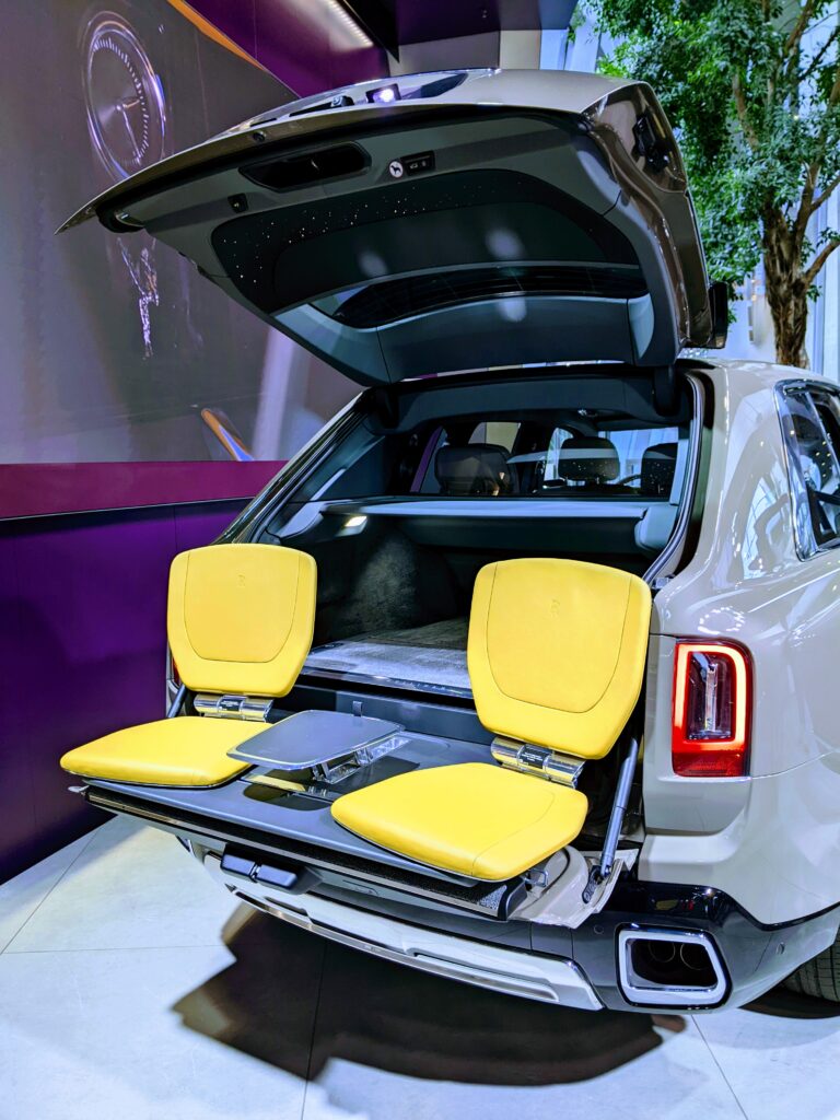 BMW Welt後車廂可以變出2張坐椅的休旅車(後)