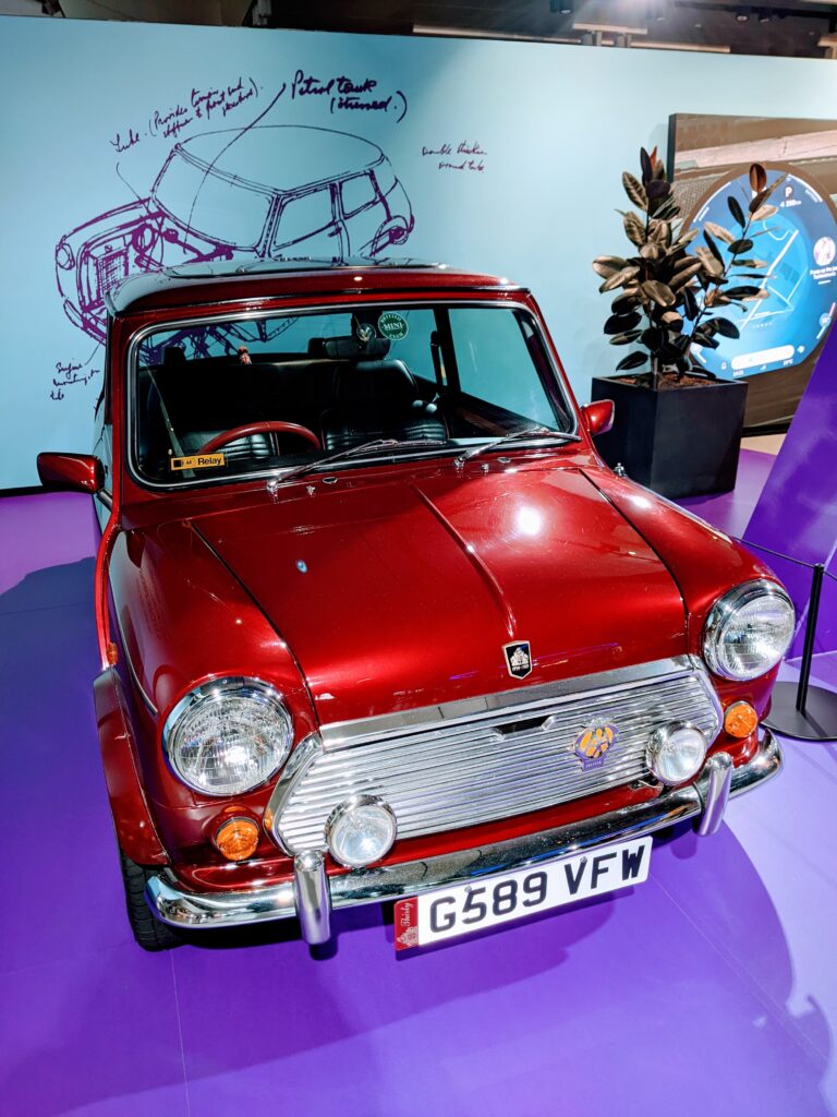 BMW Welt的復古紅經典MINI