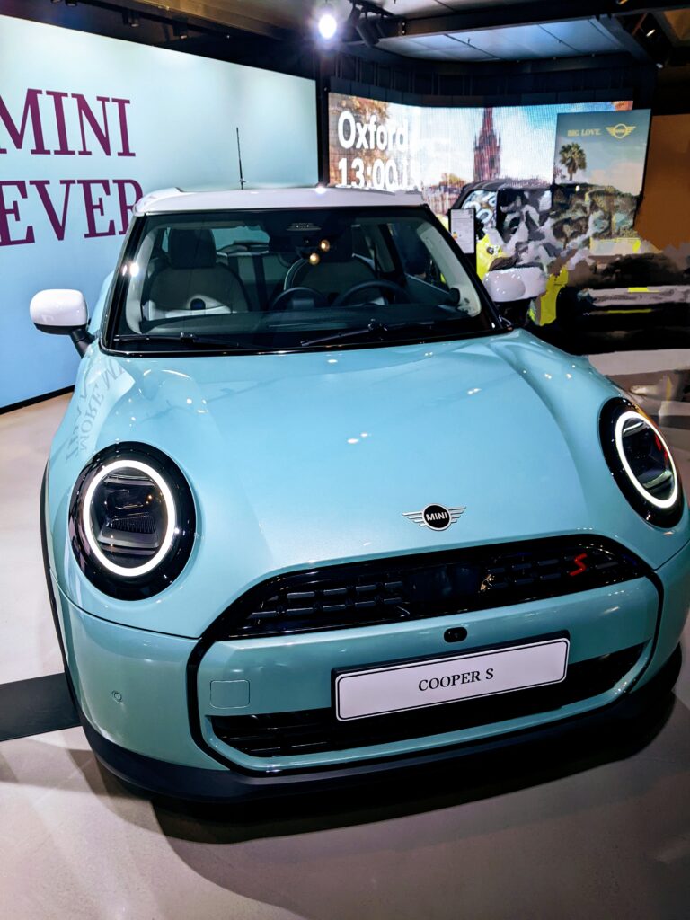 BMW Welt的蒂芬妮綠 Cooper S