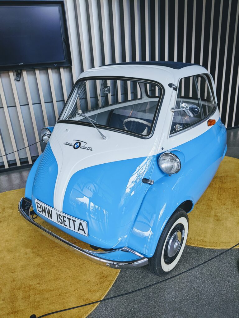 BMW Welt的BMW Isetta泡泡車