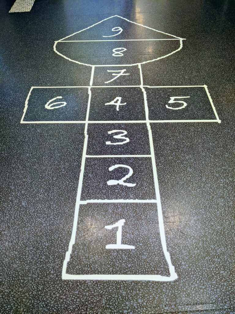 黑橋牌香腸博物館的跳格子