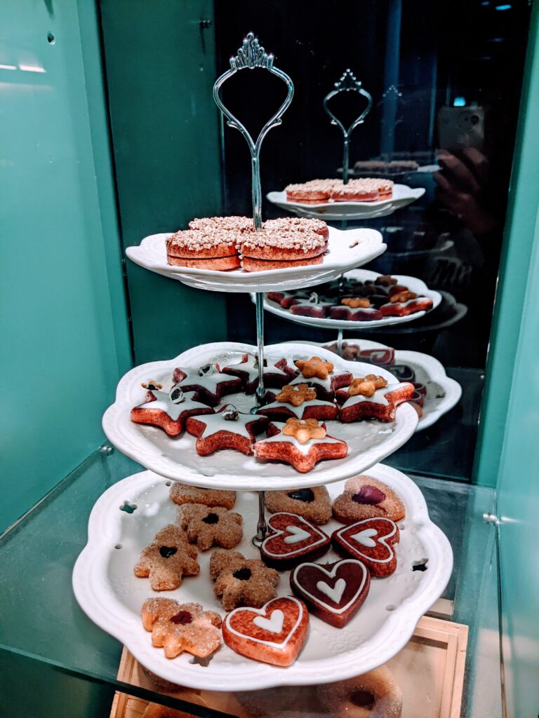 黑橋牌香腸博物館的三層下午茶組