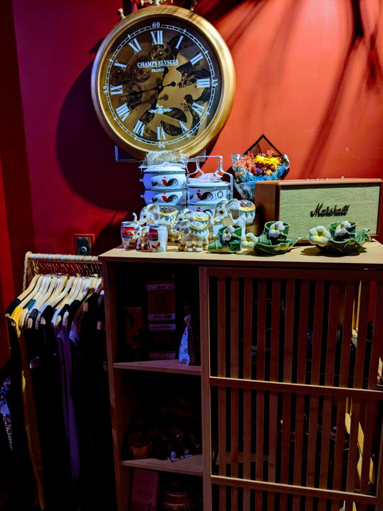 巫迦泰式風味 內部微暗的氣氛