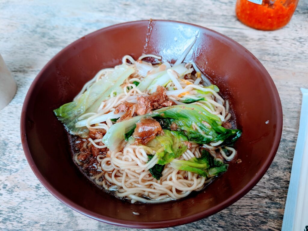 【屏東琉球美食】相思麵:那一瓢柴燒肉燥,燻香了一甲子的相思埔日常 相思麵(細麵)