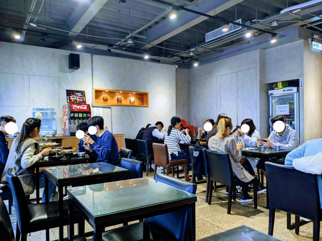 【嘉義民雄美食】韓楓館:起司控必衝!超狂部隊鍋與牽絲石鍋拌飯,高 CP 值韓式料理推薦 韓楓館的內用環境