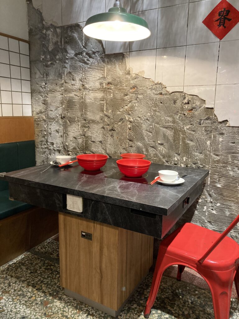 蔬盈市場火鍋的復古裝潢