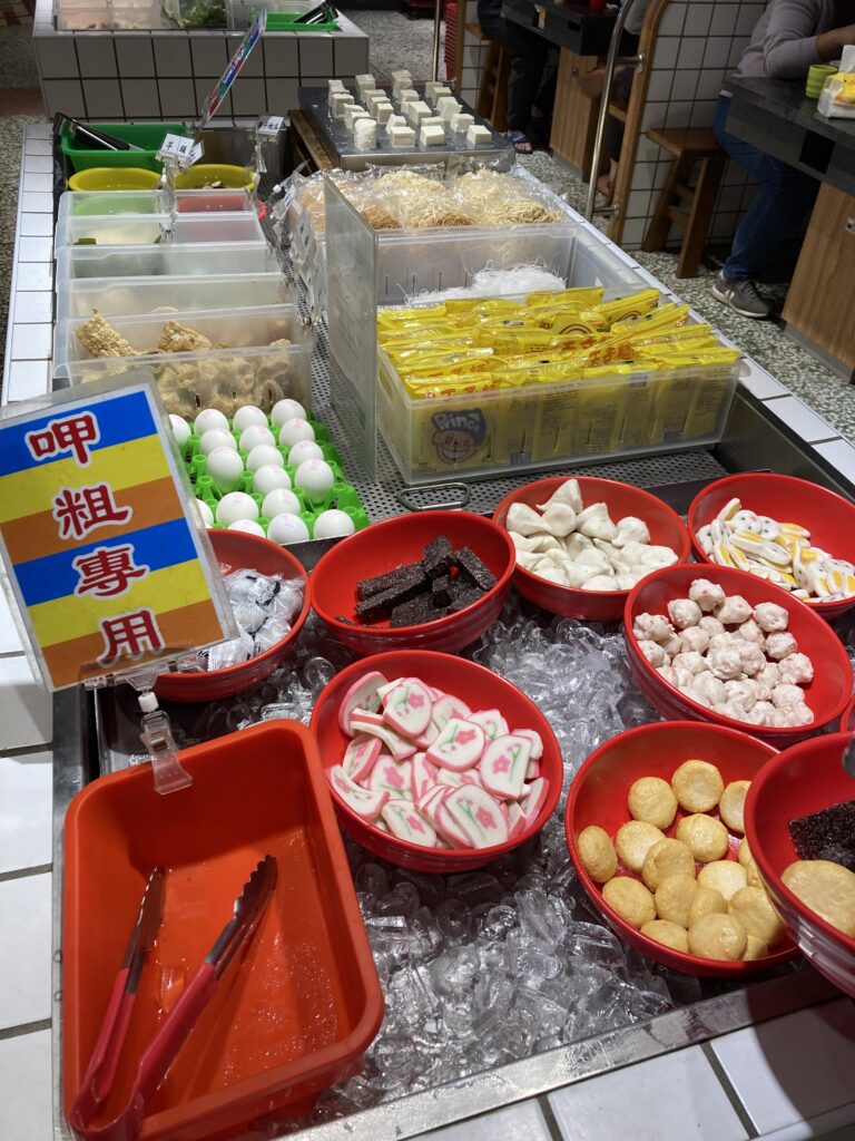 蔬盈市場火鍋的自助吧葷食區