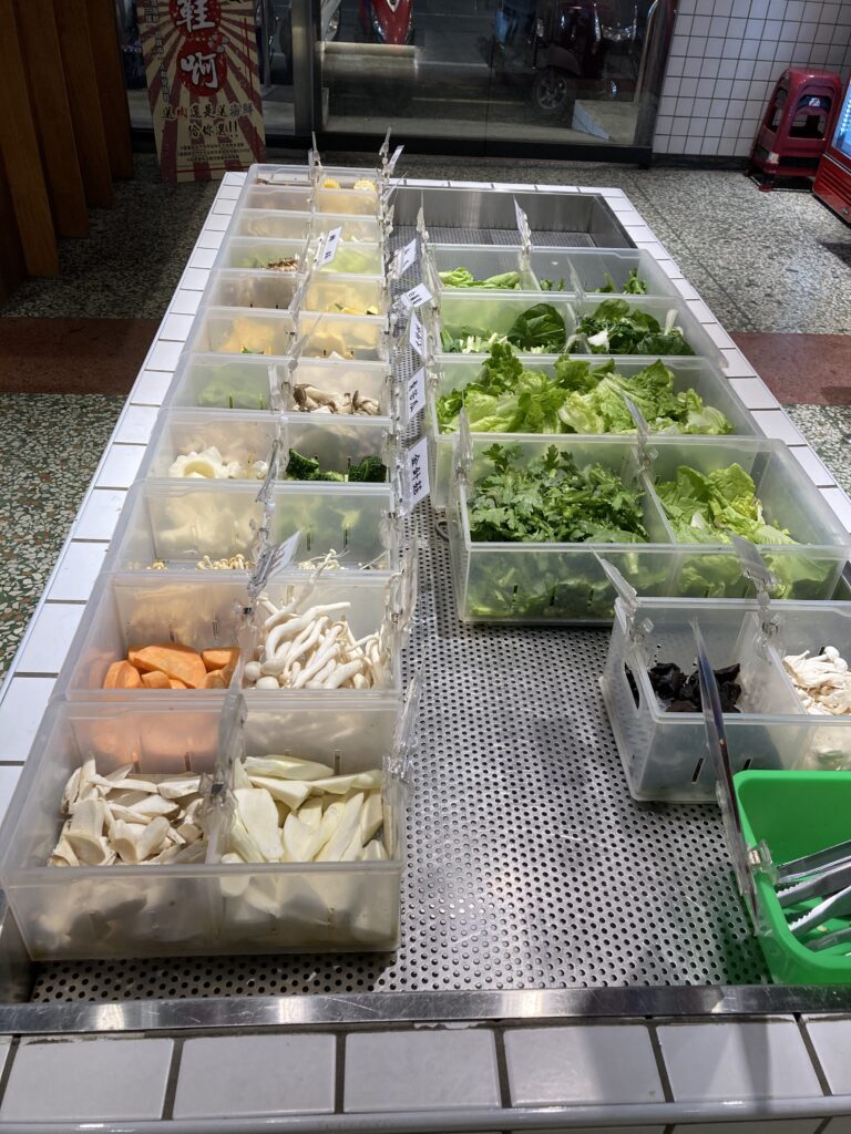 蔬盈市場火鍋的自助吧蔬菜菇類區