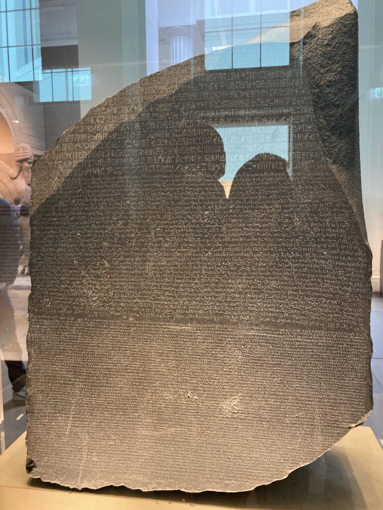 【英國倫敦景點】大英博物館:免費看展攻略!非歷史迷的埃及與希臘神話精選散策 大英博物館的羅塞塔石碑