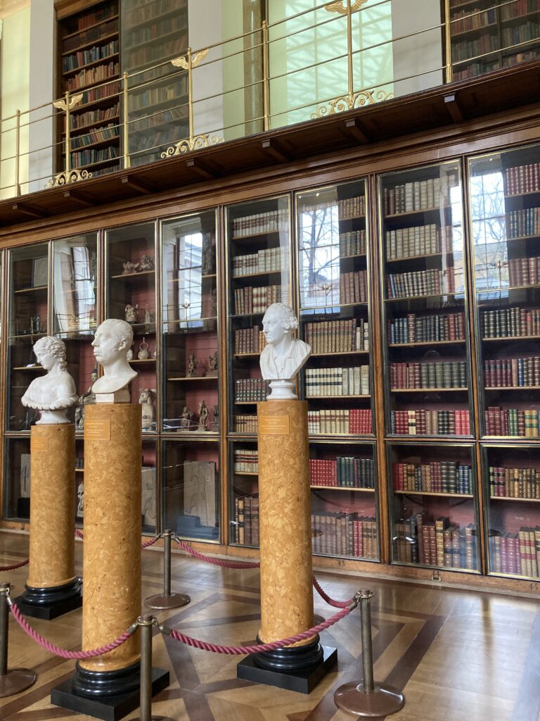 【英國倫敦景點】大英博物館:免費看展攻略!非歷史迷的埃及與希臘神話精選散策 大英博物館的國王圖書館