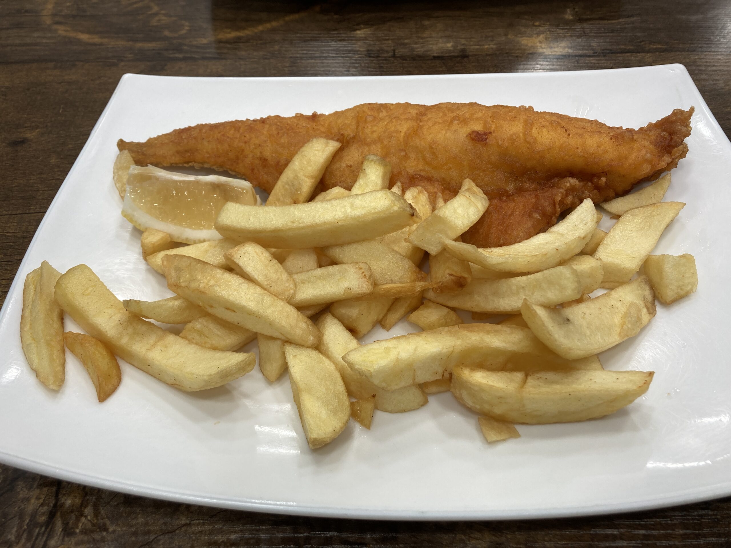 Ben's Traditional Fish & Chips的鱈魚炸魚薯條