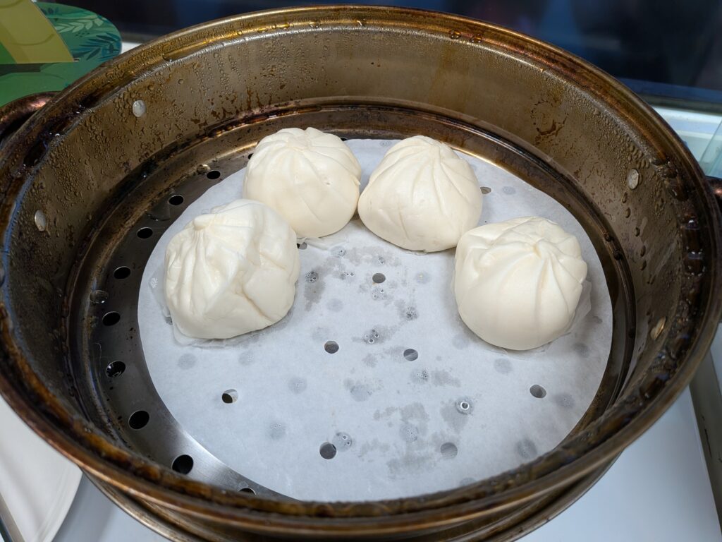 【嘉義西區美食】饗站煲湯:228元起佛心自助吧吃到飽!像媽媽翻冰箱的驚喜家常菜與超暖心服務 饗站煲湯的蒸肉包
