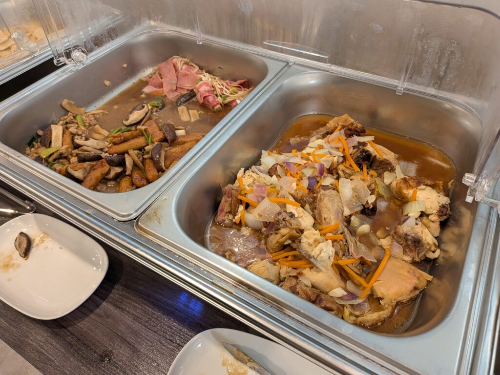 【嘉義西區美食】饗站煲湯:228元起佛心自助吧吃到飽!像媽媽翻冰箱的驚喜家常菜與超暖心服務 饗站煲湯的熱菜