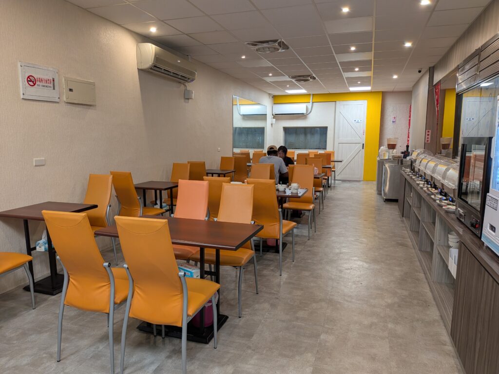 【嘉義西區美食】饗站煲湯:228元起佛心自助吧吃到飽!像媽媽翻冰箱的驚喜家常菜與超暖心服務 饗站煲湯的環境照片