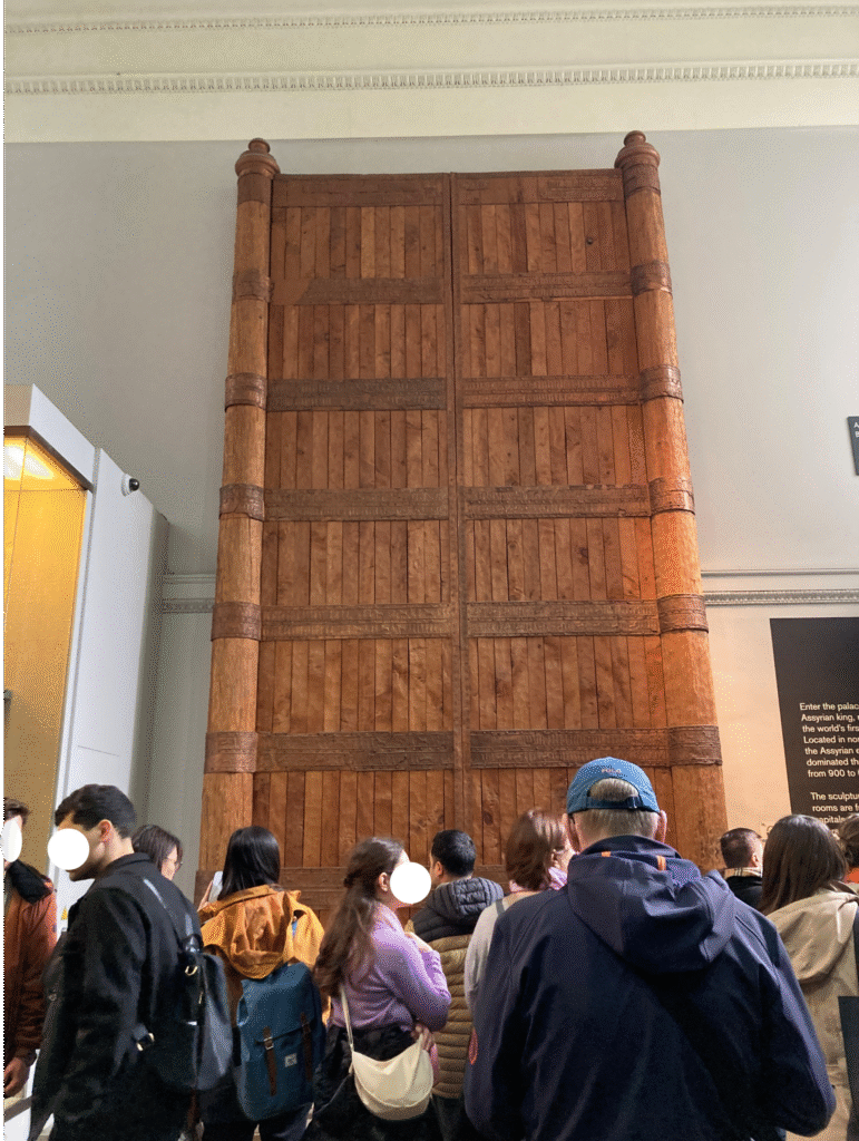 【英國倫敦景點】大英博物館:免費看展攻略!非歷史迷的埃及與希臘神話精選散策 大英博物館的巴拉瓦特青銅巨門