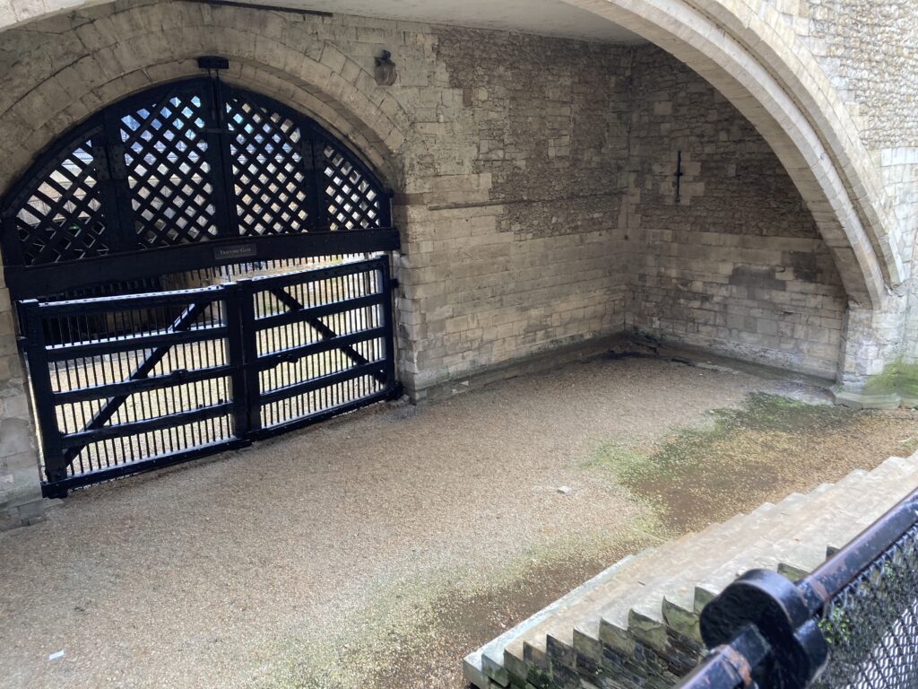 【英國倫敦景點】倫敦塔:皇家珠寶、血腥塔與衛兵,週二免排隊散策 倫敦塔的Traitors