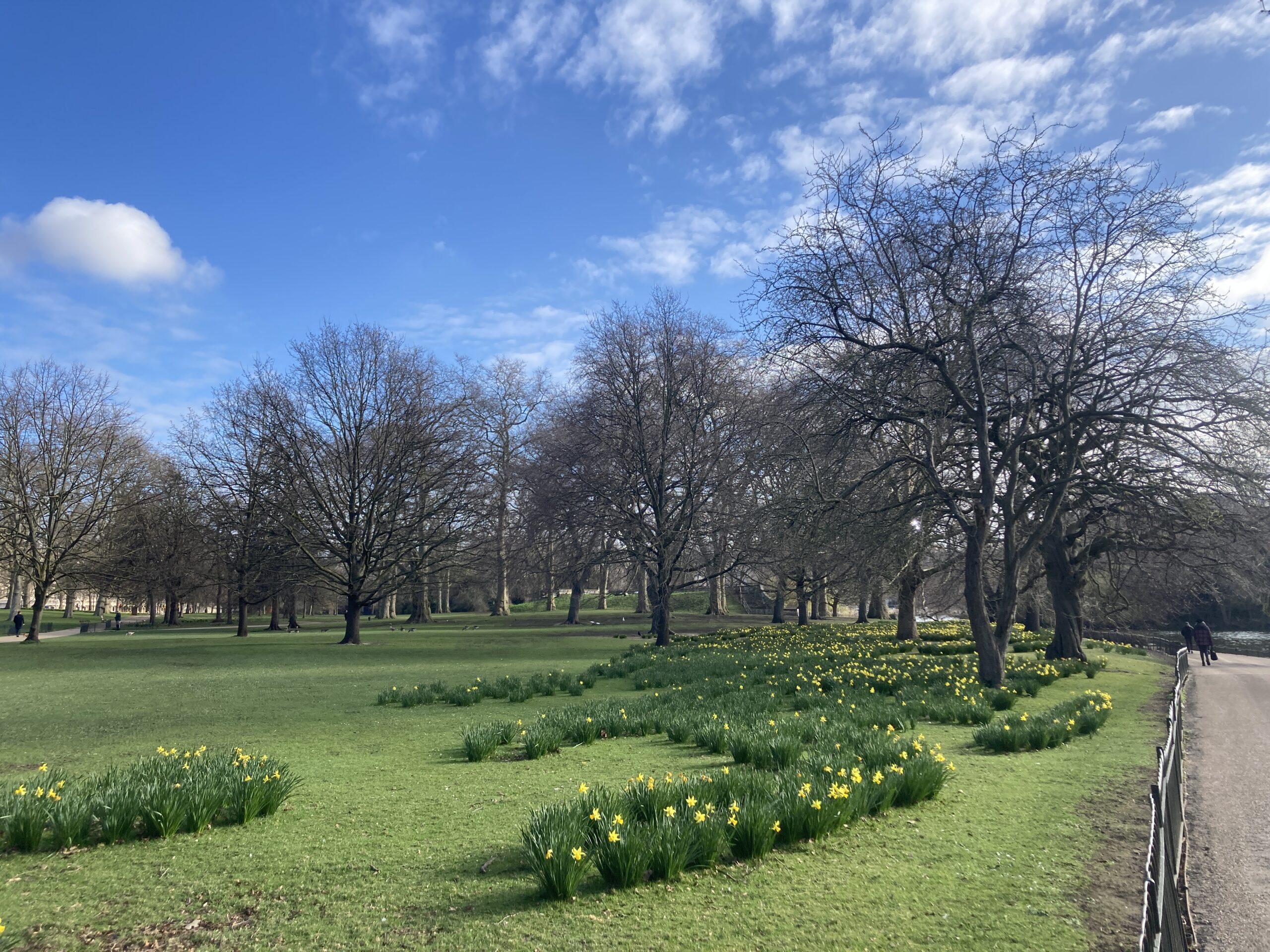 肯辛頓公園裡經典的英倫春景