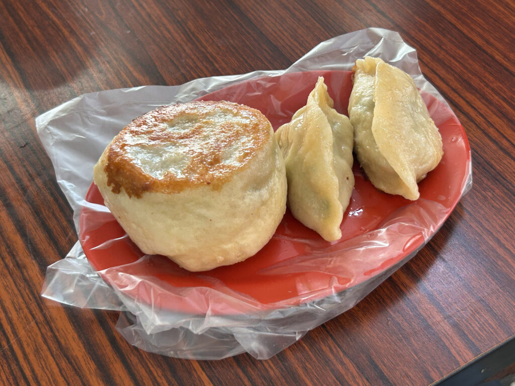 二吉軒豆漿斗六總店的巨無霸煎餃