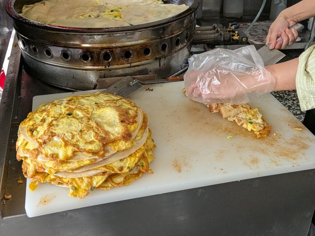 二吉軒豆漿斗六總店的蛋餅煎臺