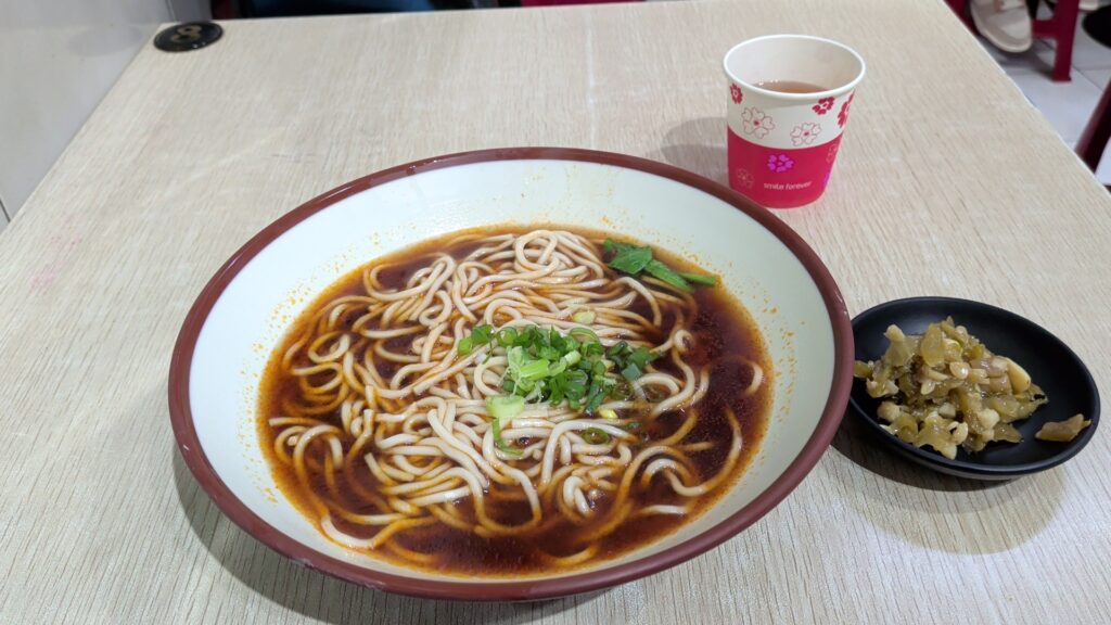 吳家牛肉麵的牛湯拉麵