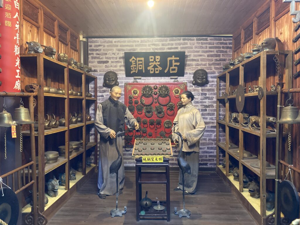 白人牙膏觀光工廠的銅器店