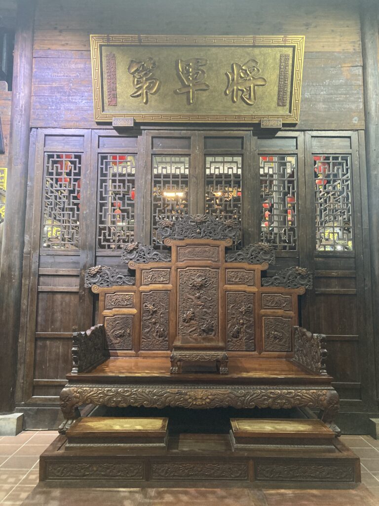 白人牙膏觀光工廠的將軍座椅