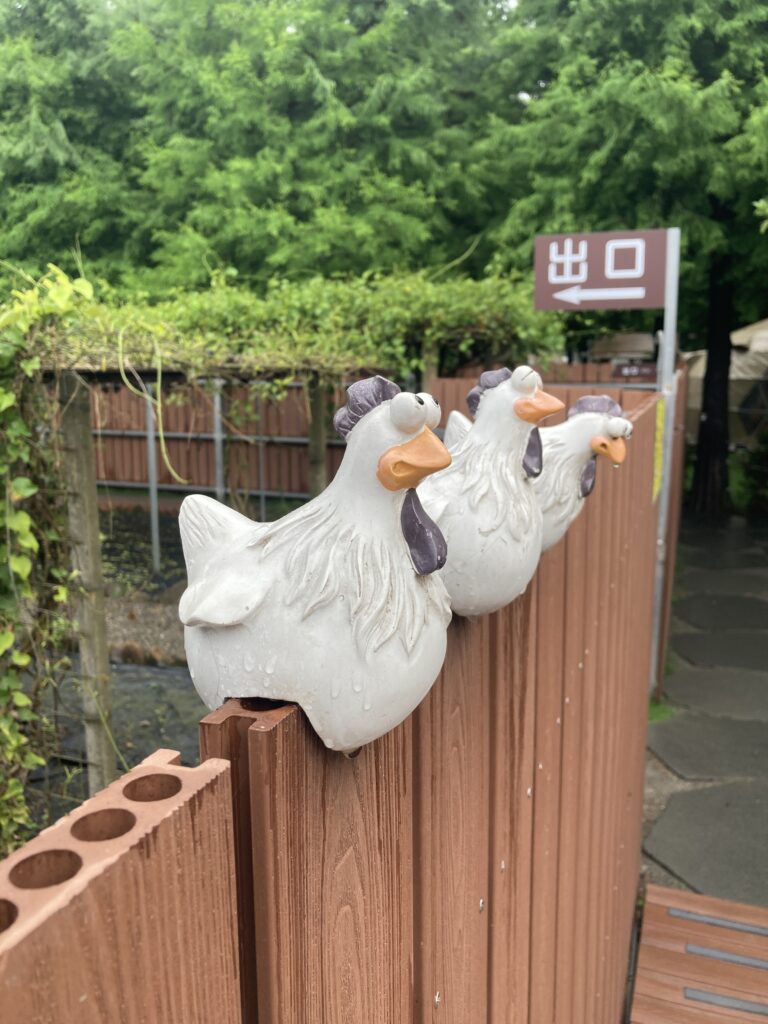 水與松萌萌園的圍籬裝飾