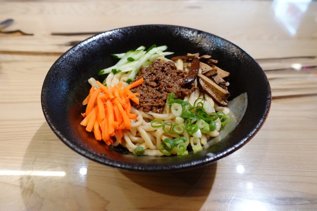 味老饕麵館的炸醬拉麵