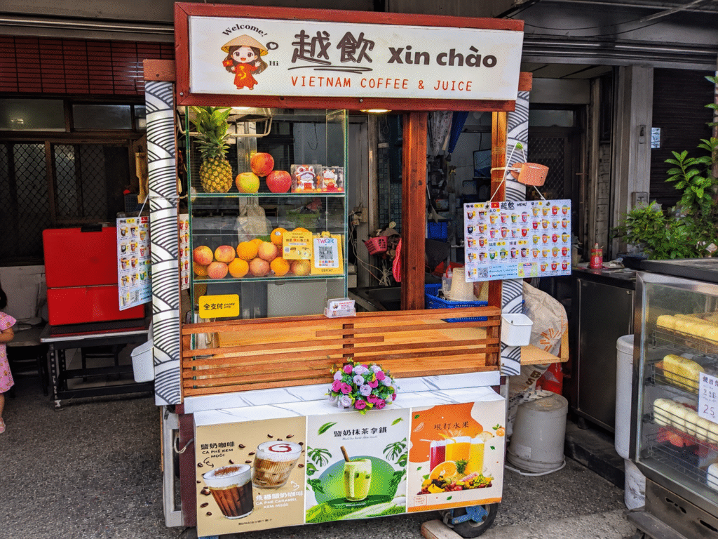 Tiệm nhà KiWi 越飲小吃店的攤位外觀