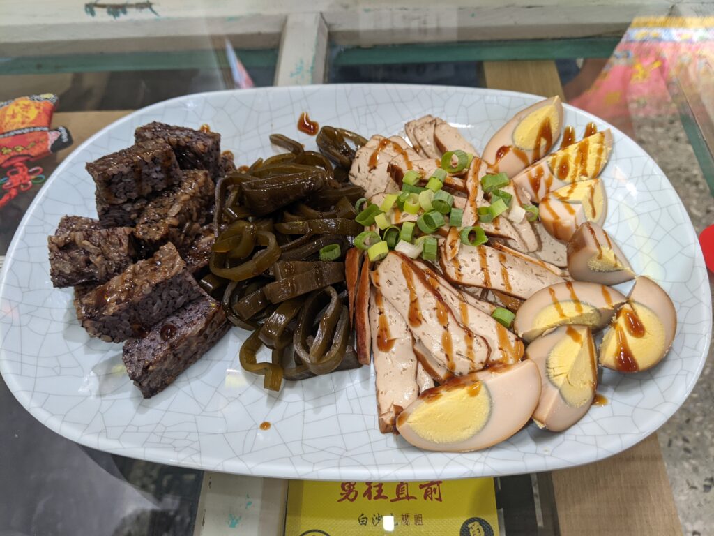 白沙屯外省牛肉麵的滷味小菜