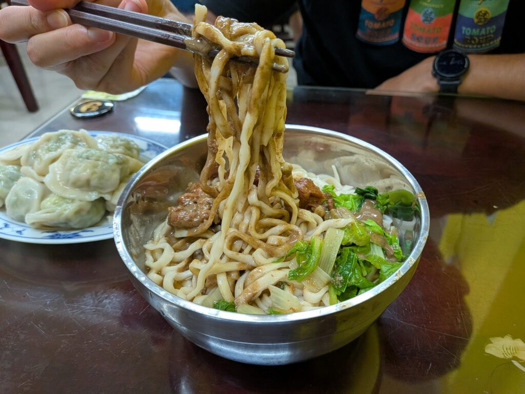 大牛川味麵食館的麻醬麵