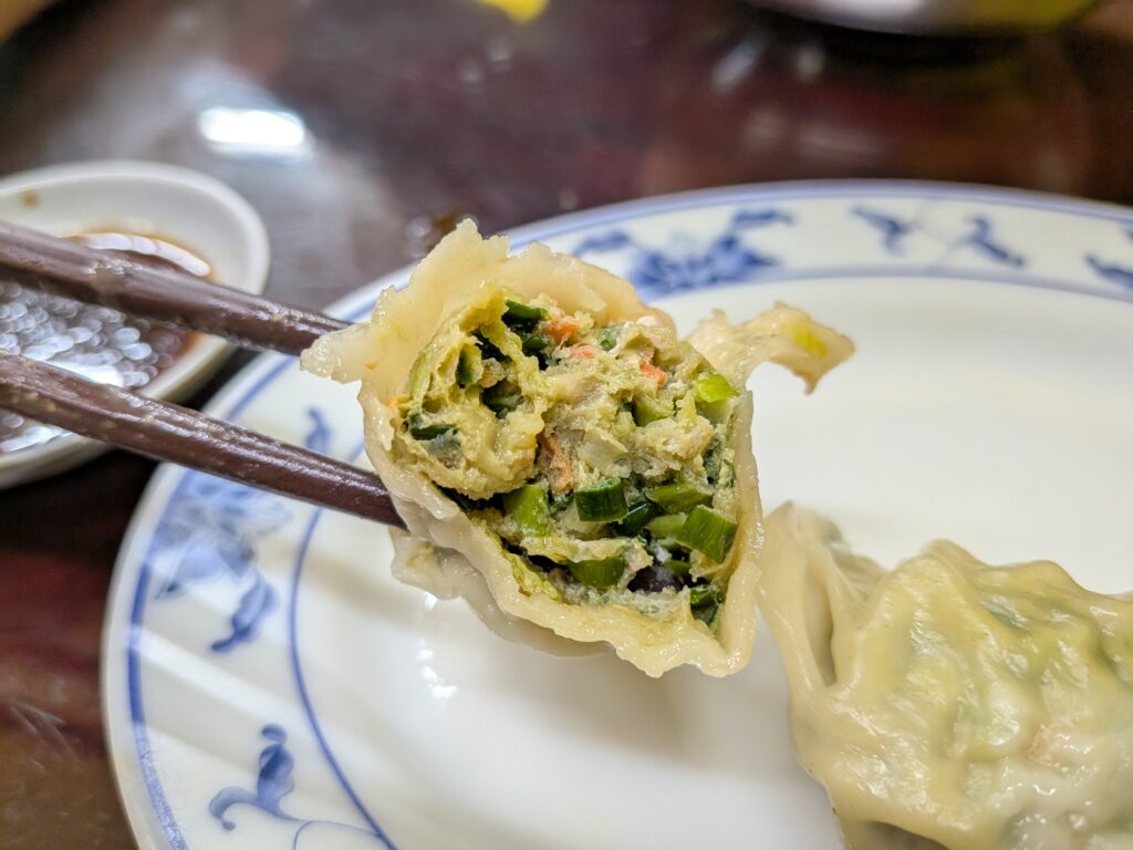 大牛川味麵食館元寶餃子的內餡特寫