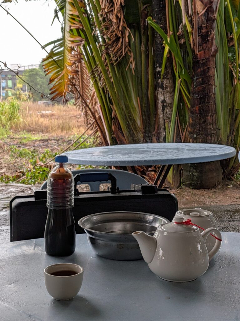 亞寶肉骨茶的戶外用餐區