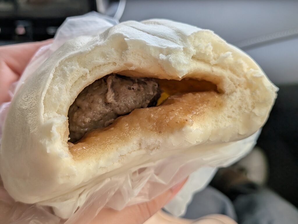 【雲林虎尾美食】樂包子 LeBaozi:排隊銅板小吃!扎實鮮肉包、濃郁水泥感芝麻包與爆香蔥花捲 樂包子的鮮肉包