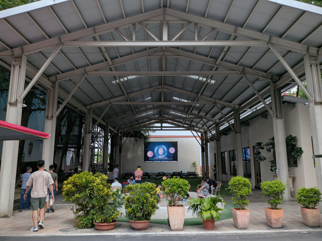 【彰化埤頭景點】台灣穀堡:免門票稻米博物館!歐風城堡試吃試用大買伴手禮 台灣穀堡的半戶外休息區