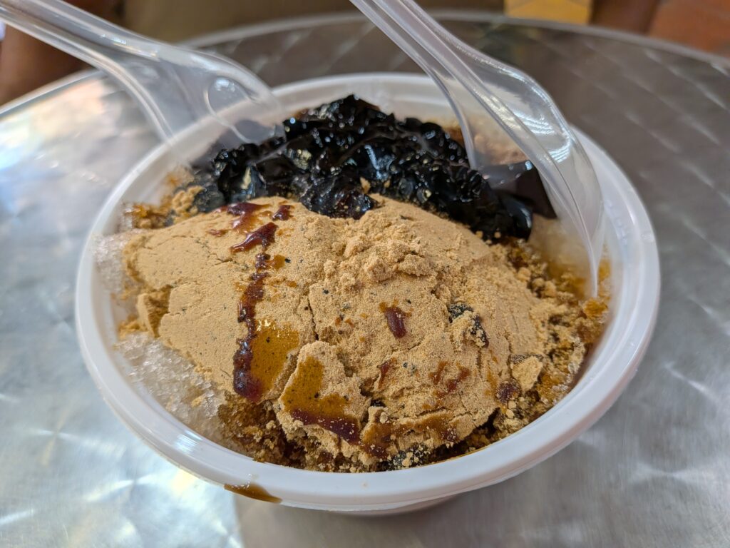 東華素食麵茶的麵茶剉冰