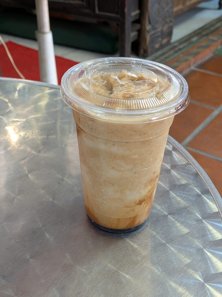 東華素食麵茶的鮮奶麵茶冰沙