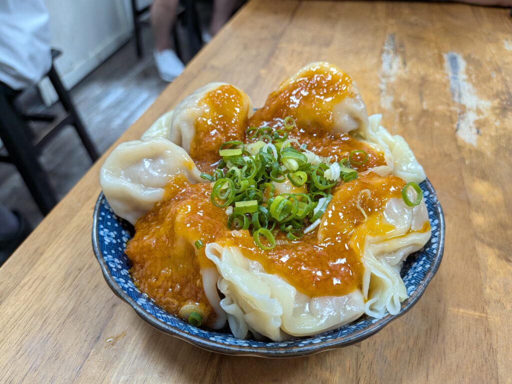 【彰化市區美食】品蔚手作麵:彰化火車站必吃!平價高CP值麻醬麵與辣腫嘴紅油炒手 品蔚手作麵的紅油炒手