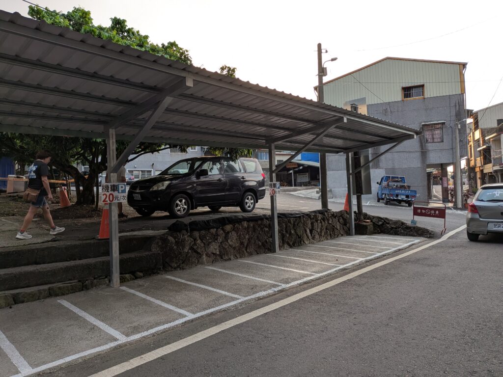 觀音瀑布周圍的機車停車場