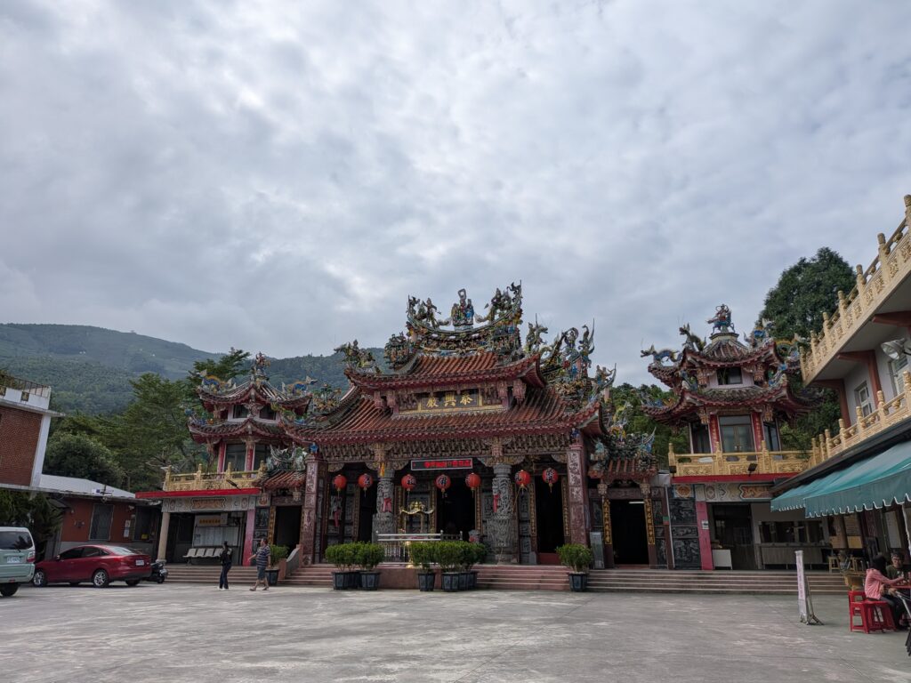 太興岩步道終點的泰興巖廟宇
